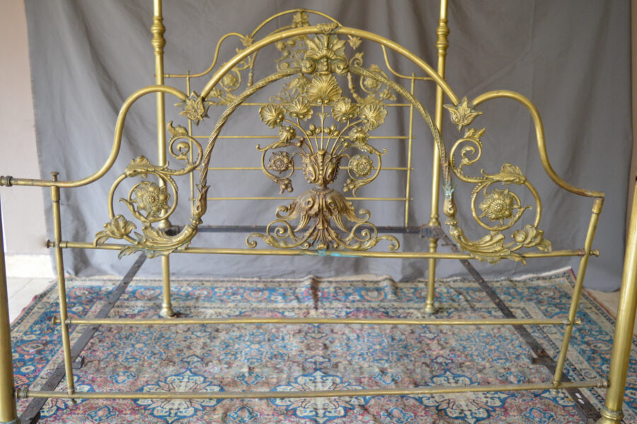 Antiquariato Letto in bronzo a baldacchino Carlo X