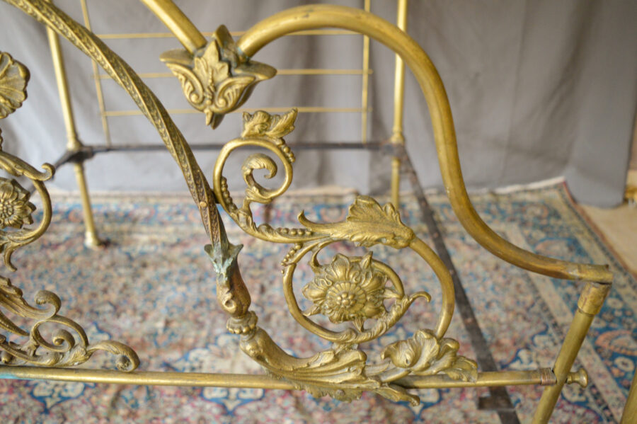 Antiquariato Letto in bronzo a baldacchino Carlo X